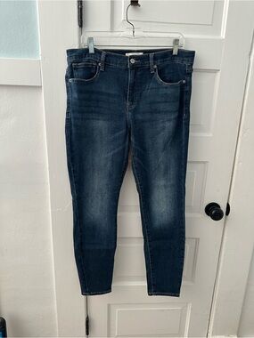 Lucky Brand Size 14/32 R Mid Rise Skinny Jean EUC